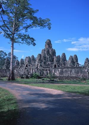 JR九州ホテル長崎 – 快適な滞在を提供するシンプルモダンなホテル